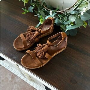 Cute Tassel sandal Size 8